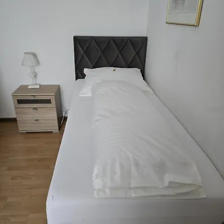 Hotell Einhaus *