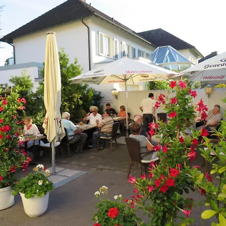 Einhaus Hotell *
